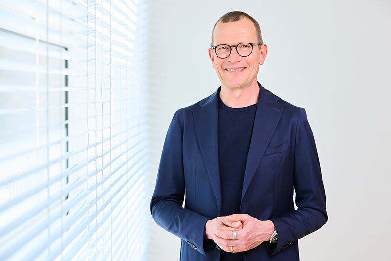 Christian Gleimann: Executive Coach und Berater Executive Coaching und strategische Beratung für Menschen, die Verantwortung tragen. Innere Klarheit und neue Perspektiven durch Executive Coaching. Strategische Beratung für Führungskräfte. Executive Coaching für Menschen mit Verantwortung. Strategische Beratung für CHROs und Organisationen. Executive Coaching and Strategic Advisory
